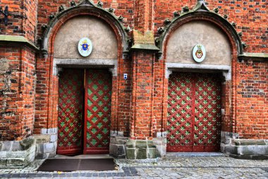 Polonya 'nın ortaçağ kenti Torun' daki farklı turistik yerlerin manzaraları. Nicolaus Kopernik şehri. Belediye Binası Meydanı