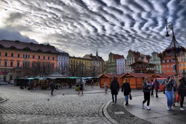 Polonya 'nın Wroclaw (Breslau, Wroclaw) kentindeki farklı turistik yerlerin manzaraları. Stary Rynek