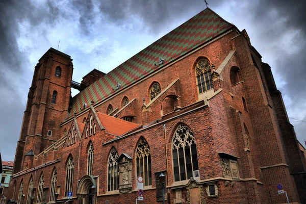 Polonya 'nın Wroclaw (Breslau, Wroclaw) kentindeki farklı turistik yerlerin manzaraları. Stary Rynek