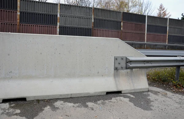 connection of metal and concrete highway barriers with screws. reinforcement with metal struts and tensioned bars in places where there is not enough space between the lanes. noise barrier