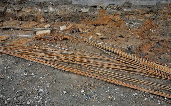 Rusty Wires Lying Mess Ground Construction Site Concrete Bars Strengthening — Stock Photo, Image