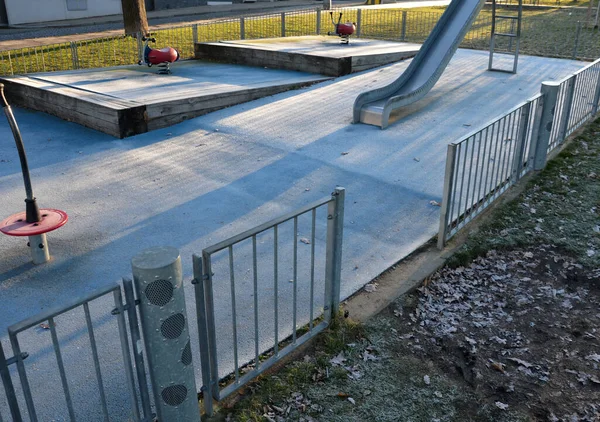 Playground Stainless Steel Slide Blue Rubber Surface Stepped Terraces Bordered — Stock Photo, Image