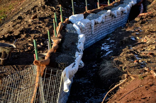 of green soundproof walls. easy installation of greenery in the structure through pockets with soil. These pockets are defined by a geotextile or coconut mat.construction and excavation work, filling