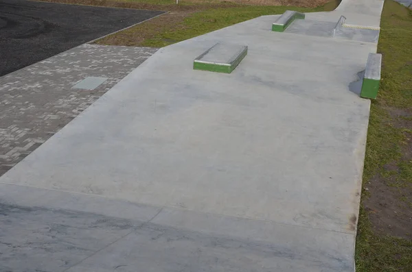 Skateboard Park Mit Betonzementoberfläche Mit Betonskateboard Hindernissen Ist Für Rollsport — Stockfoto