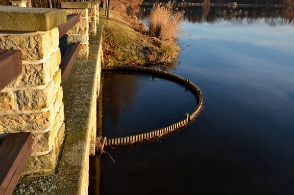 Drive Mill Bridge Water Filtered Sieve Grid Farmed Fish Swim — Stock Photo, Image