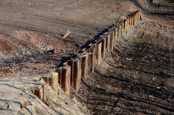 Toprak Yapımında Kullanılan Şeklinde Çelik Kirişler Yamaçların Güçlendirilmesi Binaların Temelleri — Stok fotoğraf