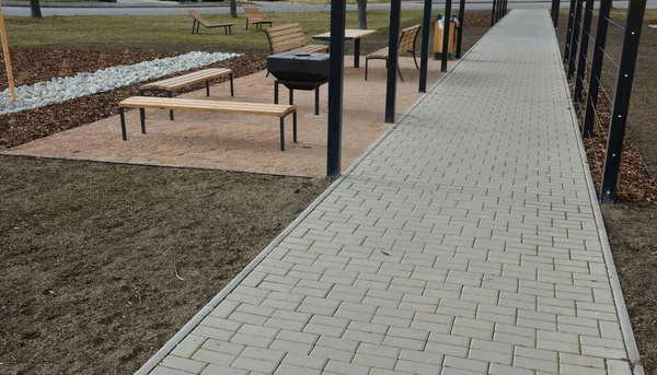 Pergola Trädgårdspaviljongen Utrustad Med Metallgrill Allmän Grillplats Parken Campingbord Trä — Stockfoto