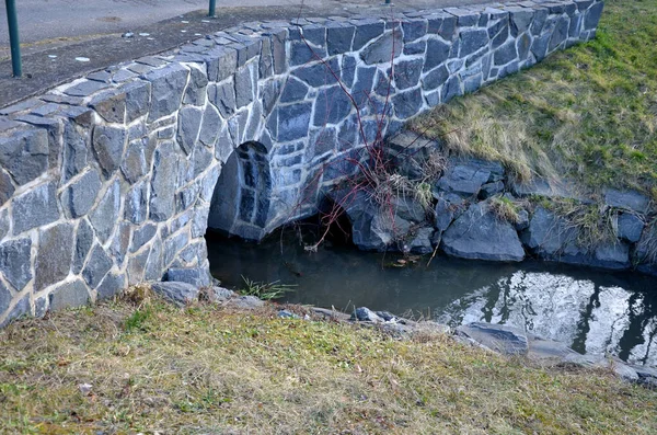 Riolering Van Het Drainagewater Uit Bodem Van Dam Vijver Sluis — Stockfoto