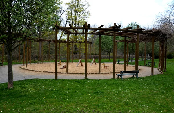Pergola Trellises Made Wooden Poles Sandpit Play Elements Children Path — Stock Photo, Image