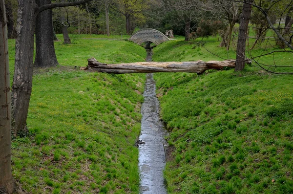Arch Bridge Stone Granite Railings Arch English Landscape Park Grassy — Photo