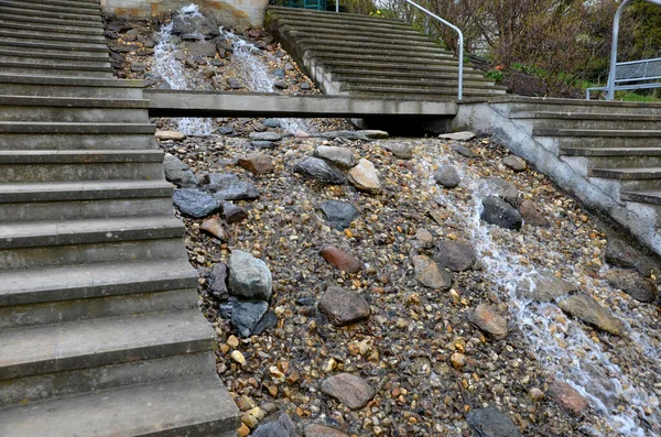 Stairs Waterfall Stones Boulders Artificial Stream Waterfall Stairs Lawns Flower — Zdjęcie stockowe