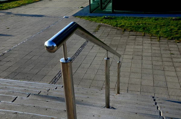 Concrete Staircase Stainless Steel Polished Tubular Railing Cobblestones Cobblestones Concrete — Stock Photo, Image