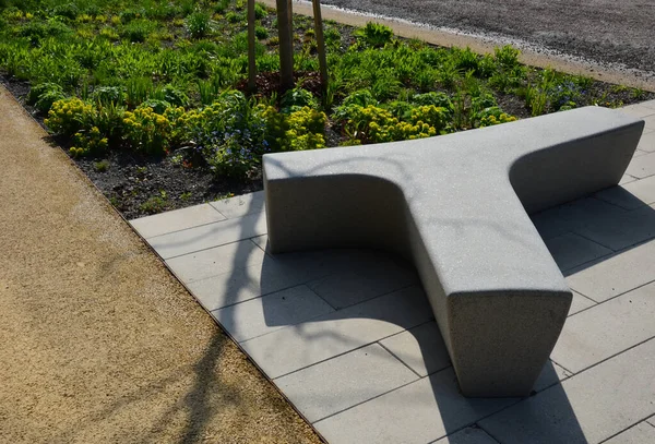 Square Stands Gray White Bench Made Artificial Stone Pouring Concrete — Stockfoto
