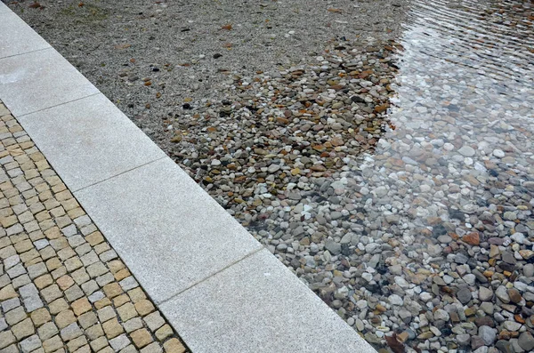 Parque Hay Una Piscina Infantil Para Niños Con Agua Limpia —  Fotos de Stock