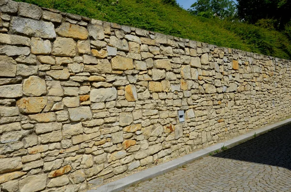 Beautifully Folded Retaining Wall Granite Attic Small Joints Brown Beige — Stock Photo, Image