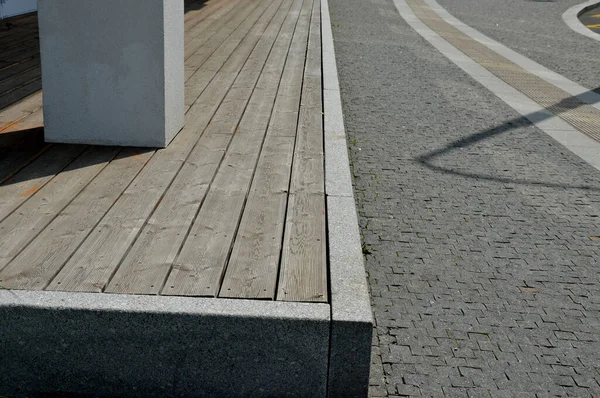 Wooden Terrace Planks Bordered Granite Curb Edge Sidewalk Raised Platform — Stock fotografie