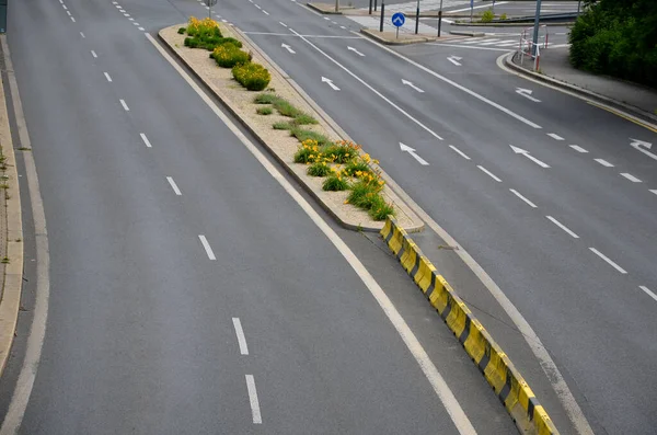 Horizontal Stripes Traffic Signs Highway Concrete Barriers Road Vehicle Lane — ストック写真