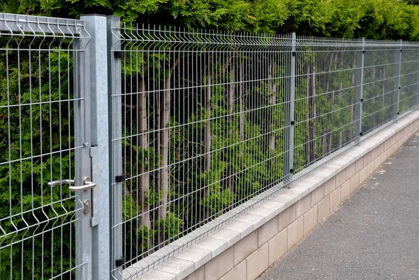 Simple Fencing Concrete Lining Welded Galvanized Mesh Background Goal Hedge — Foto de Stock