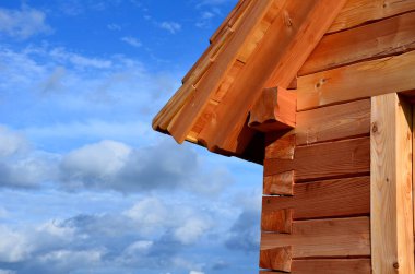 The wooden cabin is made using wooden timber technology without the use of nails and screws. Sindel roof on a mountain hut newly built without the use of screws as a kit.