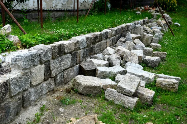 Repair Stone Retaining Walls Scaffolding Large Blocks Granite Ready Set — Stock Photo, Image