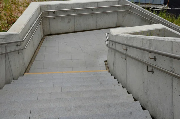 Staircase Concrete Sides Public Building Safe Staircase Has Two Handrails — Foto de Stock
