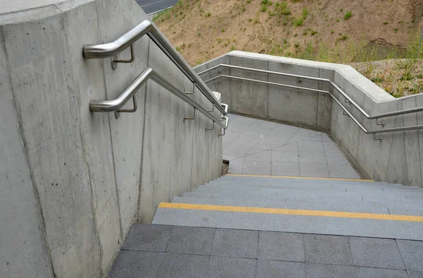 Staircase Concrete Sides Public Building Safe Staircase Has Two Handrails —  Fotos de Stock