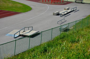 Beton yüzeyi beton kaykay engelli kaykay parkı paten sporları için tasarlanmıştır. Serbest stil bisikletler dışında bisiklete izin verilmez. Koruyucu giysi, kafa, dirsek diz.