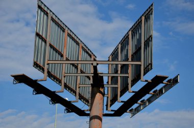  Paslı reklam panoları en iyi reklam kariyerini bitirir. İnternet sitelerinin ve sosyal ağların alanlarına reklam verenlerin sayısı azalıyor. İnternet bu yapıları yiyip bitiriyor. 