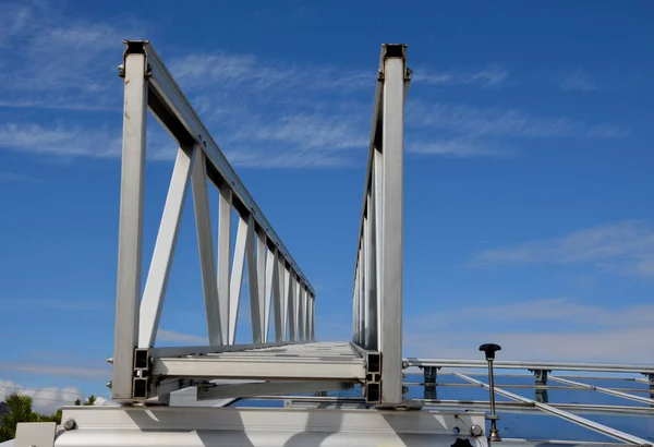 Алюминиевый Пешеходный Мост Мытья Окон Над Люком Упрощение Стирки Больших — стоковое фото