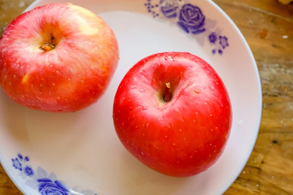 Pommes Rouges Sur Plaque — Photo