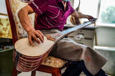 El yapımı ulusal telli enstrüman kültürü