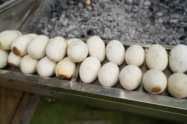 Huevos Parrilla Sobre Carbón —  Fotos de Stock