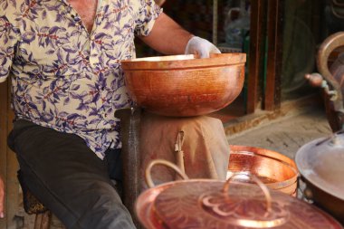 El yapımı bakır tencere, bakır ve demir işçisi.