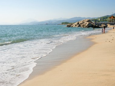 Mavi deniz sahili Güzel manzara