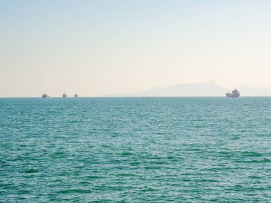 Mavi denizdeki şilep