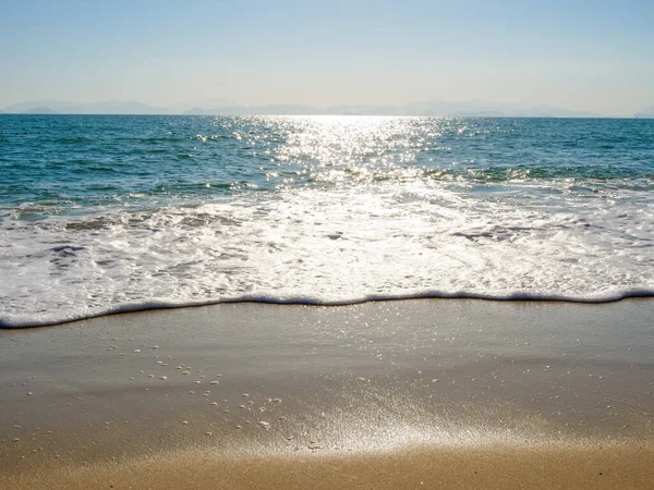 Mavi deniz sahili Güzel manzara