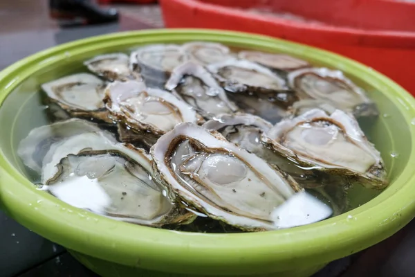泰国海鲜市场新鲜牡蛎 — 图库照片