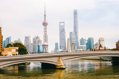 Lujiazui Doğu İnci Kulesi, Şangay Bund