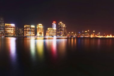 Lujiazui, Huangpu Nehri, Şangay 'daki binaların gece görüşü