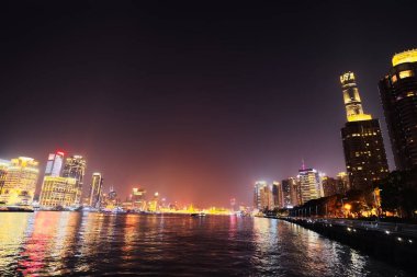 Lujiazui, Huangpu Nehri, Şangay 'daki binaların gece görüşü