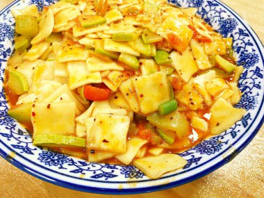 Lanzhou Biftek Ramen Lokantası, Çin Erişte Yemeği, Lanzhou bifteği elle yapılan erişte.