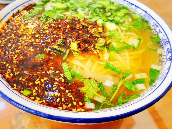 Lanzhou Biftek Ramen Lokantası, Çin Erişte Yemeği, Lanzhou bifteği elle yapılan erişte.