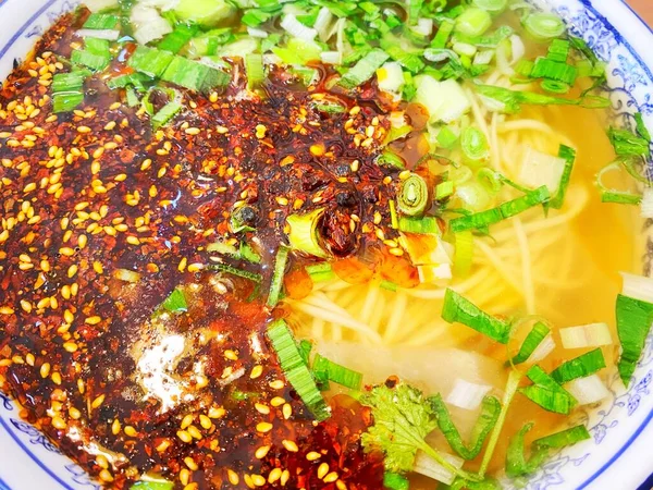 Lanzhou Biftek Ramen Lokantası, Çin Erişte Yemeği, Lanzhou bifteği elle yapılan erişte.