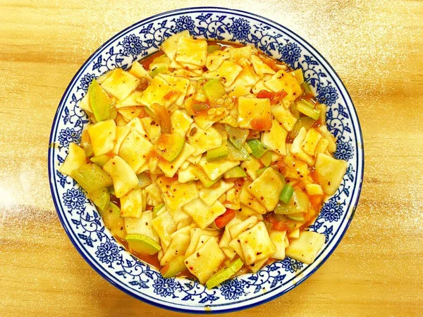 Lanzhou Biftek Ramen Lokantası, Çin Erişte Yemeği, Lanzhou bifteği elle yapılan erişte.