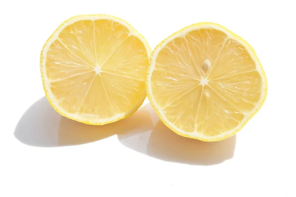 Крупним Планом Лимон Проти Білого Фону Фотографія — стокове фото