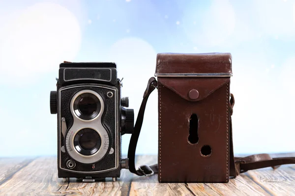 Retro Camera Een Houten Tafel Close — Stockfoto