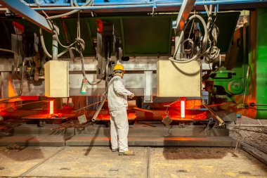 Çelik fabrikasındaki işçiler, çelik fabrikasındaki işçiler