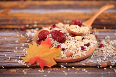 Tahıl, tohum, fasulye, her çeşit tahıl, nilüfer tohumu ve kırmızı hurma.