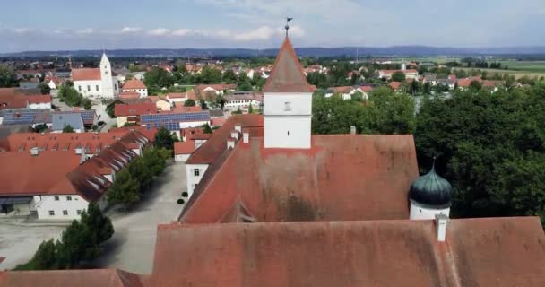 Drone Πετά Γύρω Από Ένα Ιστορικό Κάστρο Της Βαυαρίας — Αρχείο Βίντεο