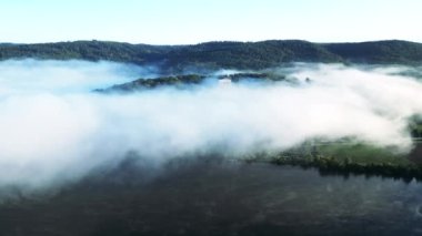 Malerischer Blick auf öldü Walhalla bei Regensburg im Herbst